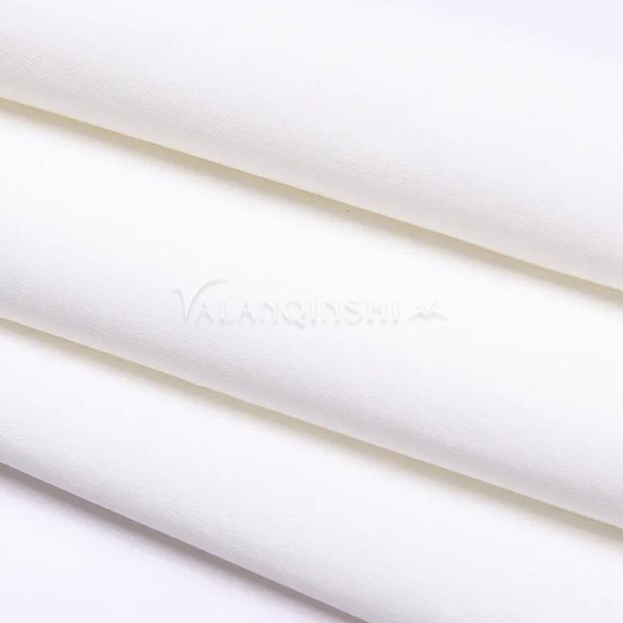 Vit polyestersatintyg